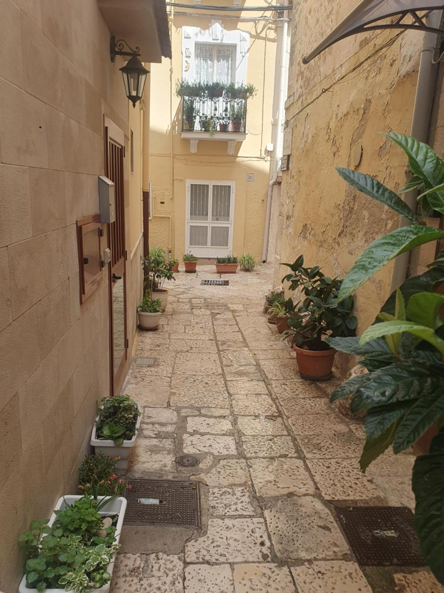 Corte Del Dattilo Nel Borgo Antico Bari Esterno foto